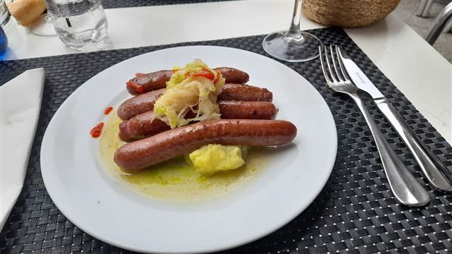Salchichas con patatas