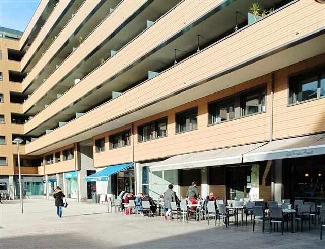 Terraza en la plaza Teresa de Calcuta